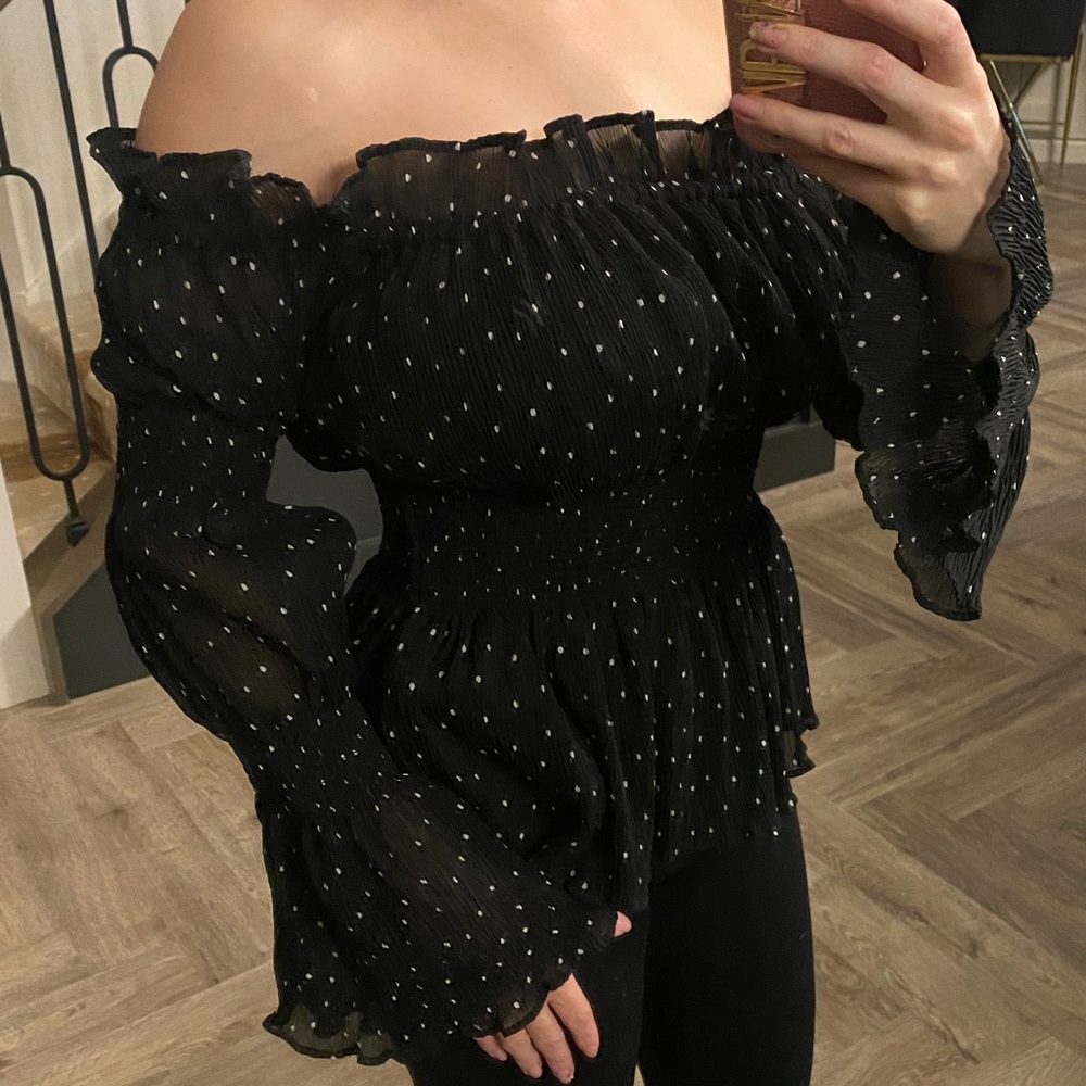Off the shoulder long sleeve top